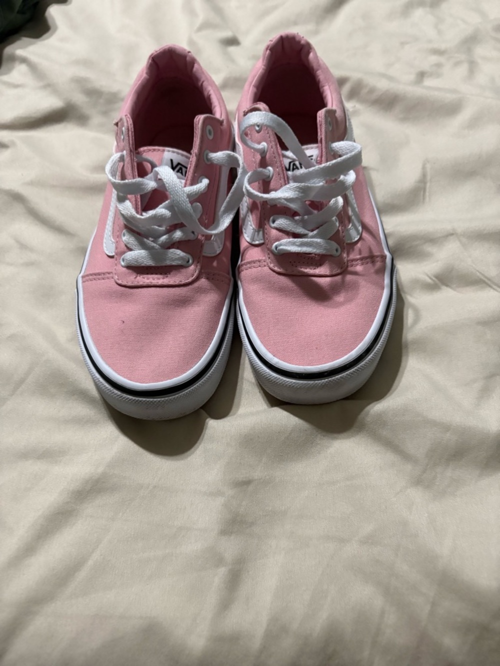 Vans Kids Low-Top Canvas Sneakers in Pink with White Accents